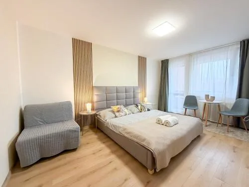 Simcity Bratislava I FREE PARKING,24 7 self check-in, balcony, quiet location with easy transportation to city square