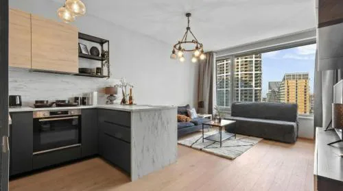 SkyPark Apartment with Free Parking