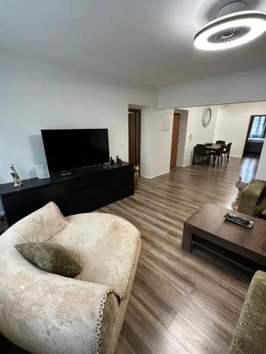 Spacious 3-Bedroom Apartment in the Historic Old Town Parking