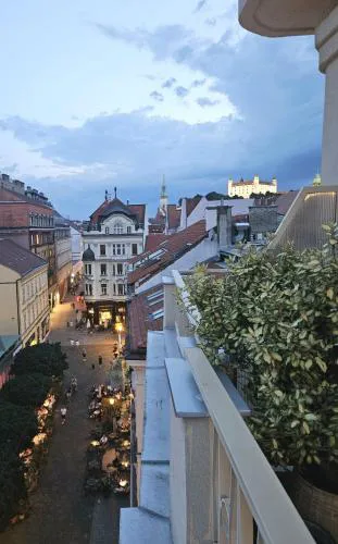 Terrace in Old Town - Castle & Cathedral View