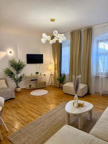URBAN JUNGLE 2-bedroom apartment old town Air Conditioned