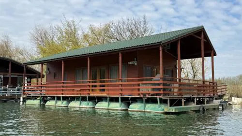 Houseboat - Beacon of happiness
