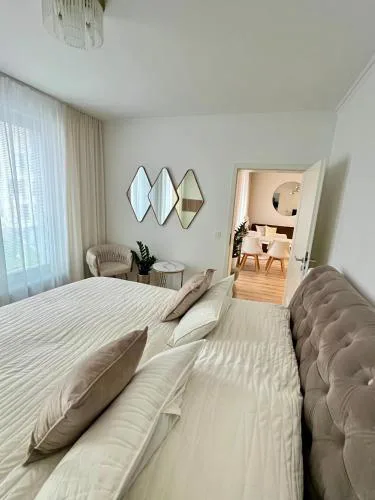 Die LUX Modern and Cozy Apartment with Free Parking
