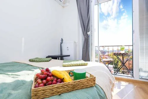 Cozy Apartment next to bus station with perfect city views