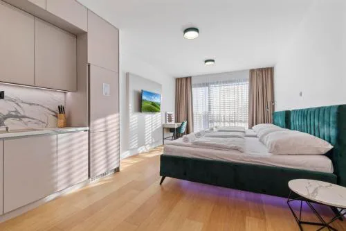 LIV Cashmere Nest w Balcony, AC & Free parking