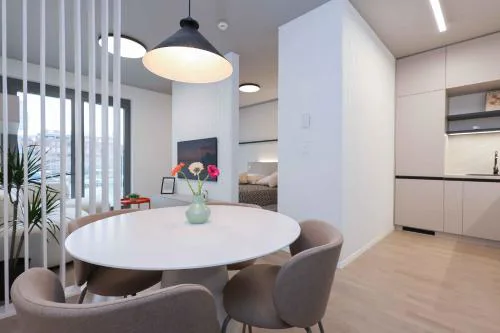 Metropolis- brand new apartment with free parking