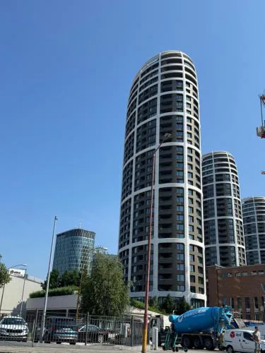 Sky park by Zaha Hadid- modern stay with Garage