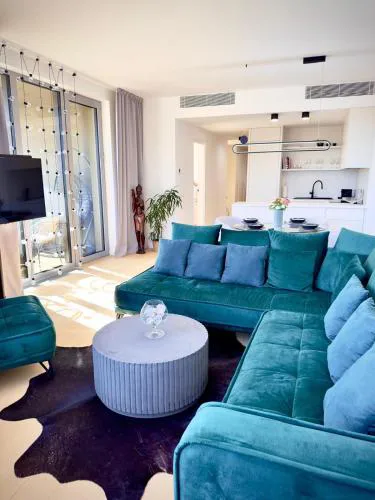 Sky Park Sunrise Apartment, 2 Bedrooms, Downtown