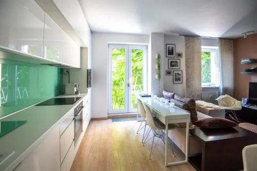 Spacious 2BR - Nivy Mall - Fast Wifi - Balcony with view - Flex check-in
