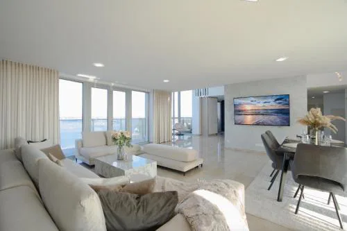 Luxusný Penthouse nad jazerami 230 m2, 2x garáž, WIFI