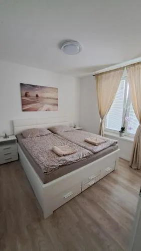 Moderný 2 izbový dom so záhradou a terasou blízko Bratislavy