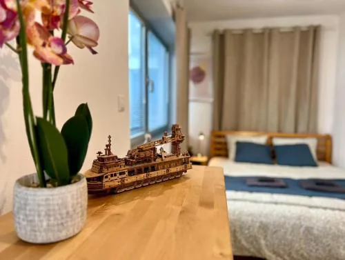 ADM Peaceful Apartment in City Center- Wifi, Coffee, AC