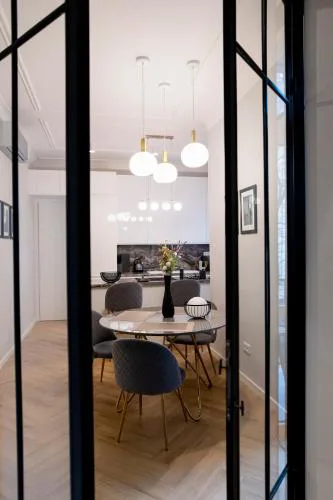Premium 110 sqm apartment in the historical center