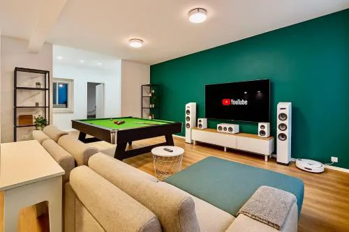 ADM Elegant Gem - FREE Garage Parking, Pool table