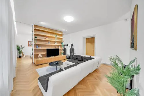 Spacious Stylish Apartment in City Centre