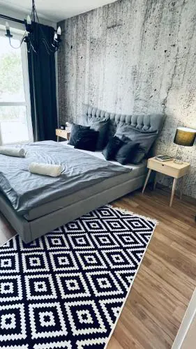 Exclusive BIG Apartment Garden with Jacuzzi & Private Parking