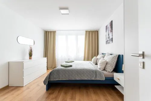 Apartment Tix - 75m2, AC, Parking, 3 min Europa SC