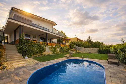 BB Central Apartment with pool and garden