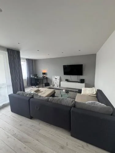 Luxurious 4-room apartment in a new building in the city center