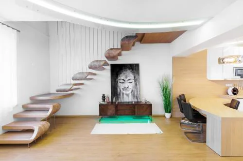Luxurious flat 160m2 in center, 3 bedrooms, AC, garden, parking