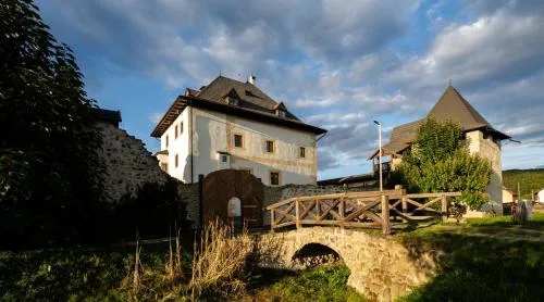 Vodný hrad Hronsek