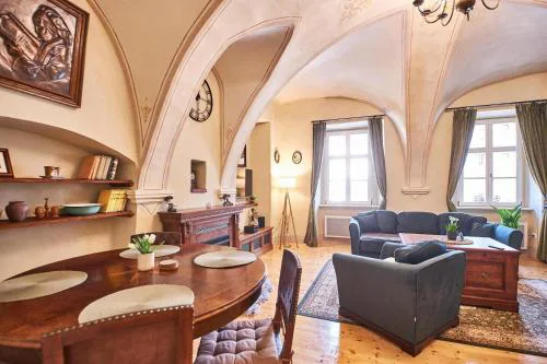 Apartmán v studni na streche