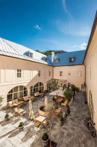 Opera apartments - Mestský palác