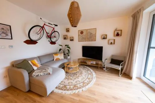 Sunny Garden Apartment