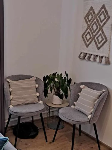 Cozy Town Center Retreat