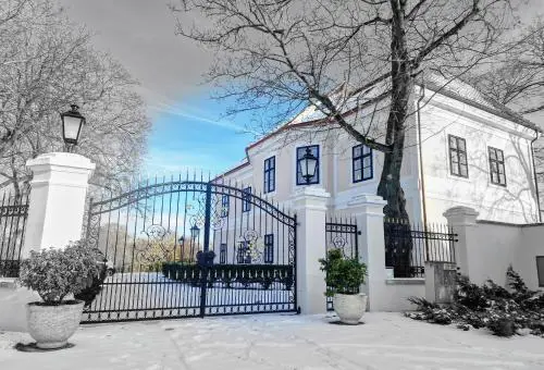 Kaštieľ Nána