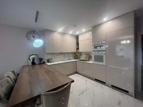 Beverly Hills House pri potoku by Pinkreal