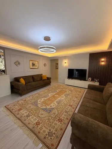 Renovated 2BR Garden Flat 300 m to Sarımsaklı Beach