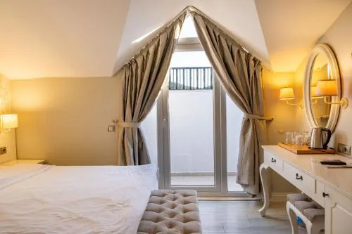 Pinehill Hotel & Suites