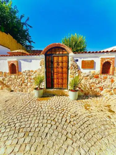 Adyton Guest House