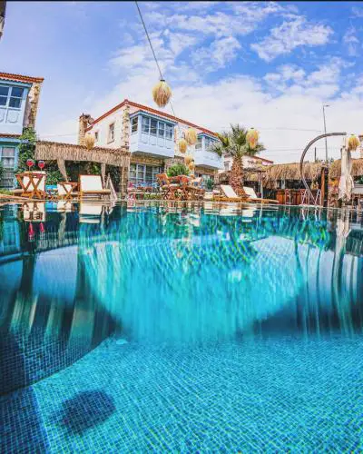 Dort Mevsim Alacati