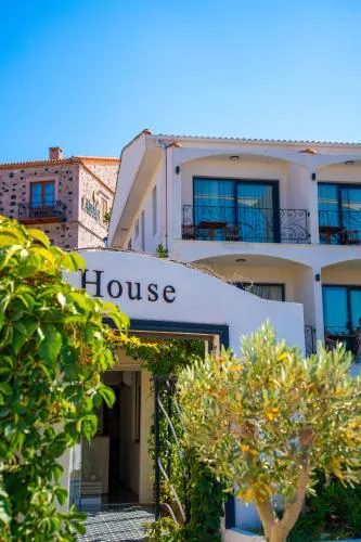 Cunda House Küçük Otel