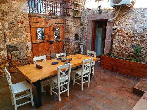 Greek House with Sea View in the Heart of History