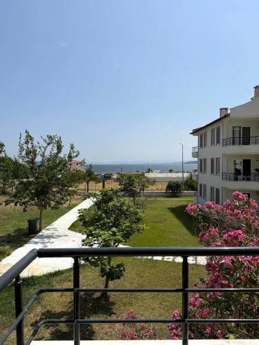 Peaceful 1BR Apt by the Beach, Garden&BBQ in Cunda