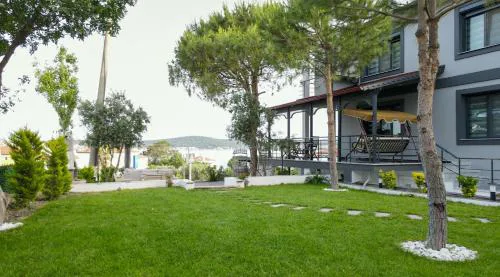 Select Cunda Guest House - Sea View with Garden 2 Bedroom Apartment at Cunda Island