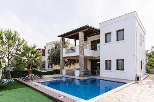 2-Bedroom Flat with a Private Swimming Pool