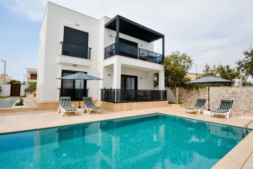 300m to Beach 2 Bedroom Upstairs Flat with Pool B2 - Yeni Dunya Bodrum