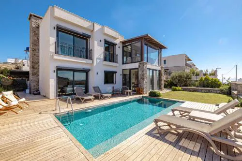 Elegant Villa Private Pool & Stunning Views