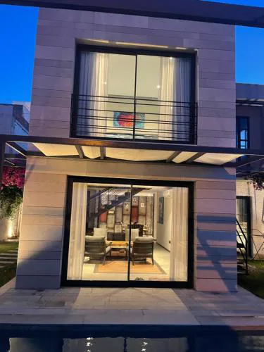 Havuzlu full eşyalı lüks villa