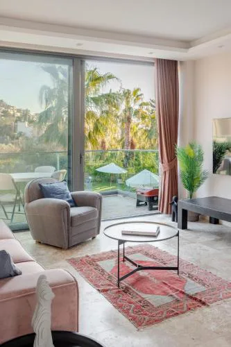 Stylish 2BR Flat in Yalıkavak Pool WiFi