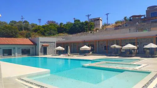 Triplex Bitez Villa - Shared Pool, Terrace & Guest Suite