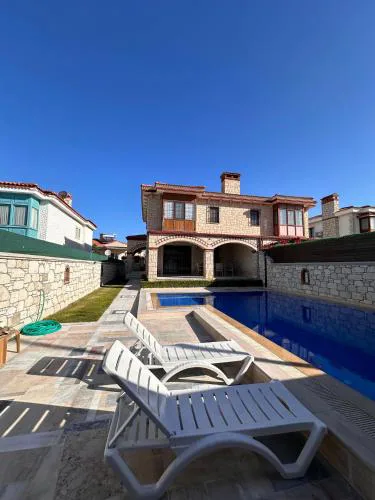 Alaçatı Stone House Fun - Villa with Private Pool