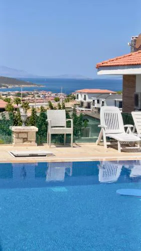 Cesme Alacati Havuzlu Villa