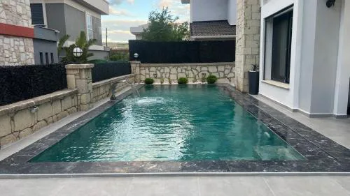 ÇEŞME-MÜSTAKİL ÖZEL HAVUZLU 4 ARTI 1 Villa