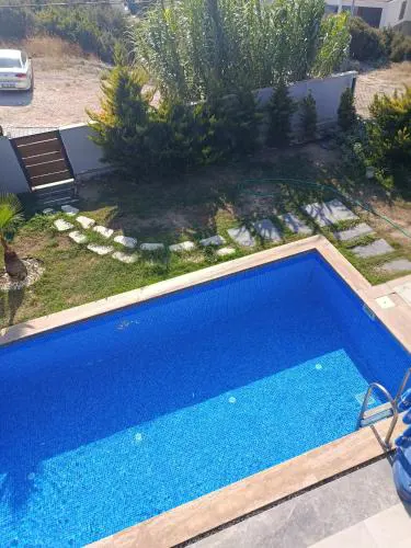 Havuzlu lüks villa havuzu ısıtmalı