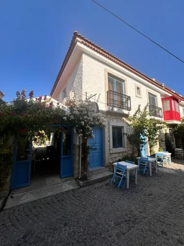 Paris Alaçatı Butik Otel